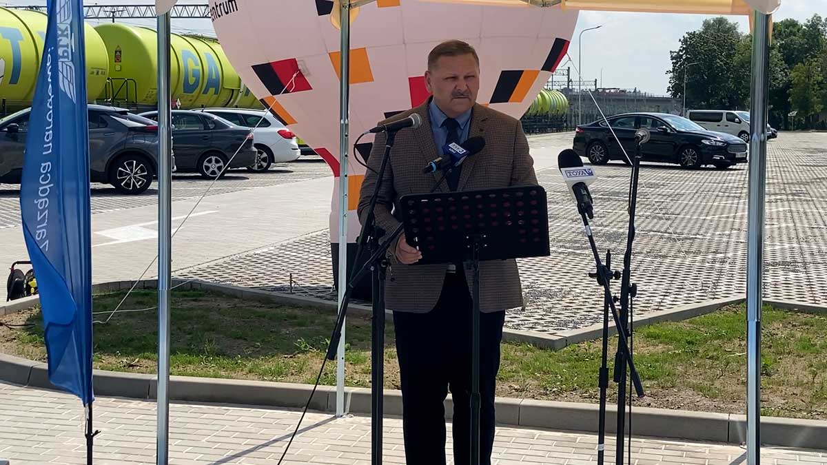 Dworzec kolejowy w Koluszkach z własnym, dużym parkingiem